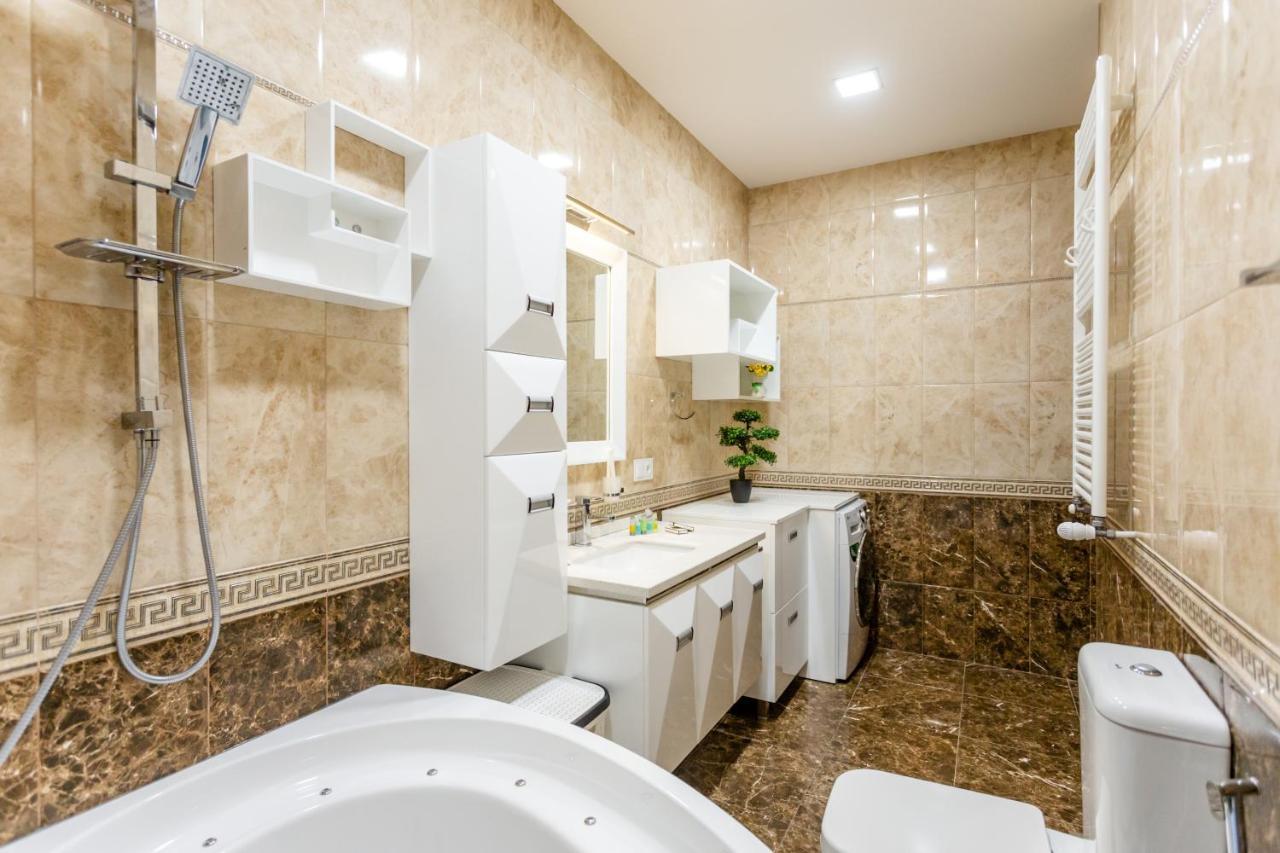 Central Cozy 3Bd-2Bath Apartment Тбилиси Екстериор снимка